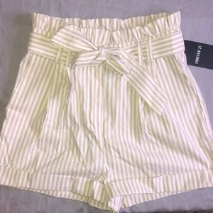 FOREVER 21 || NWT high rise striped shorts